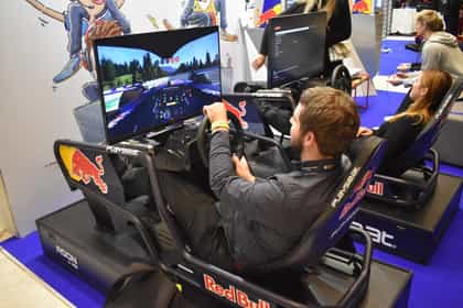 Redbull se vytasil se závodním simulátorem