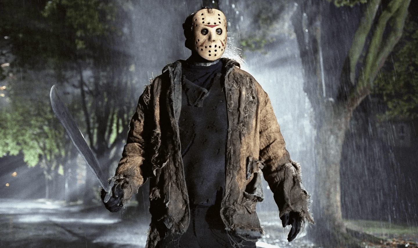 Crystal Lake ukazuje první záběry. Prequel k Pátku třináctého dorazí už v říjnu