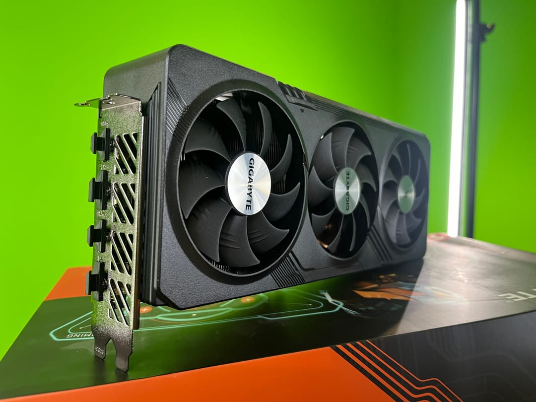 Grafická karta Gigabyte Radeon RX 7700 XT GAMING OC je skvělý pick pro nenáročné hráče