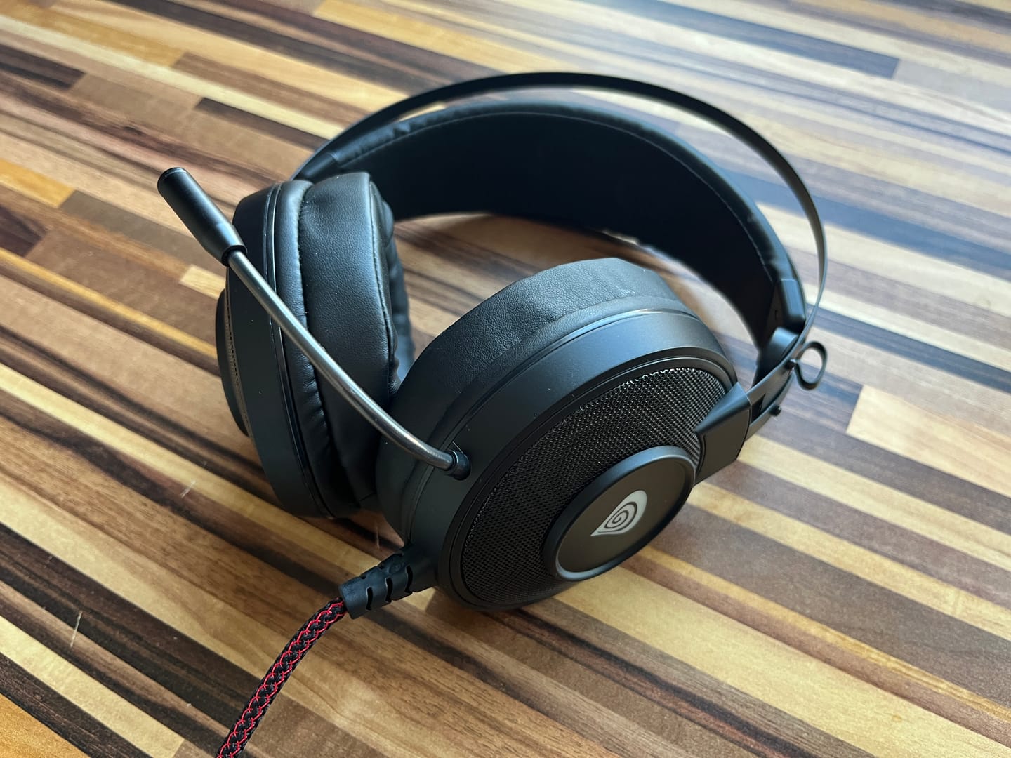 Genesis Neon 600