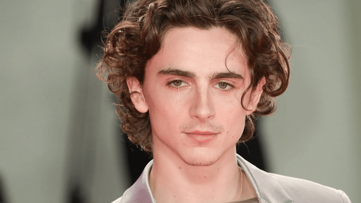 Timothée Chalamet a Selena Gomez v novém sci-fi Not Alone