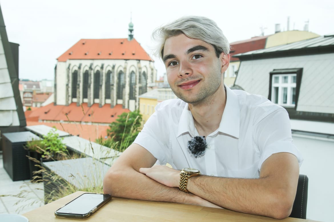 Adam Kajumi a jeho REACH OUT: Sláva, peníze a temná stránka OnlyFans managementu  Influencera s milionem sledujících