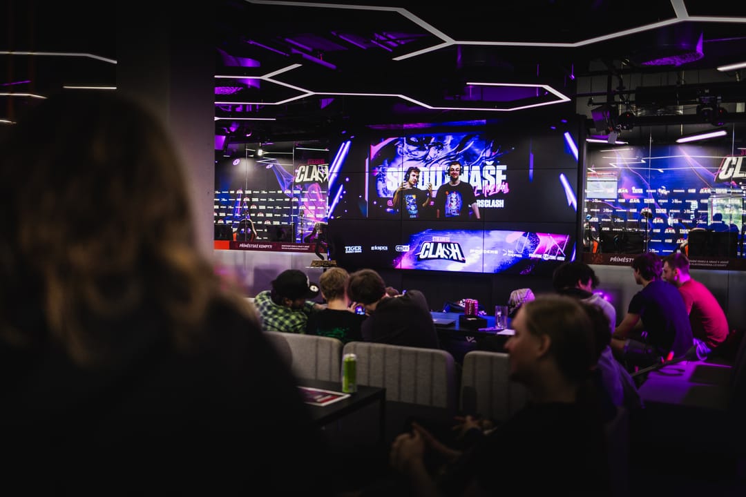 BrajenIRL jako první kapitán třetí sezóny Streamers Clashe