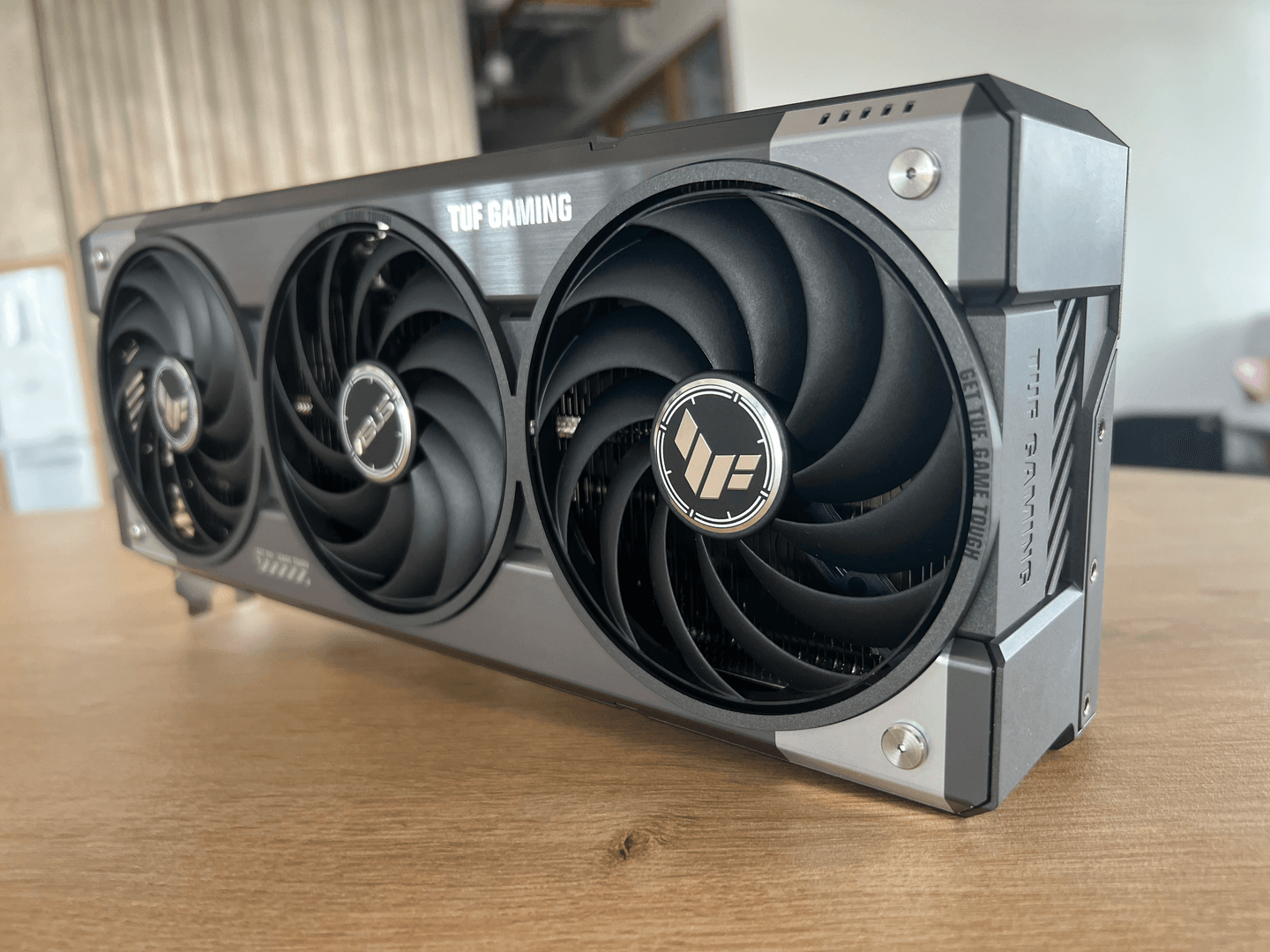 ASUS TUF Radeon RX 9070