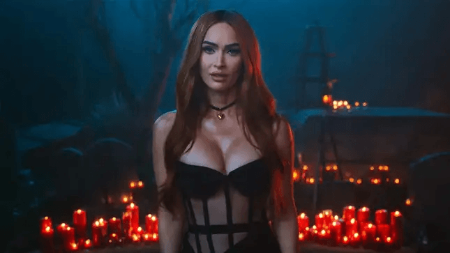 Marketing okolo Diablo IV začíná nabírat divný směr. Herečka Megan Fox evokuje reklamu na mobilní hru