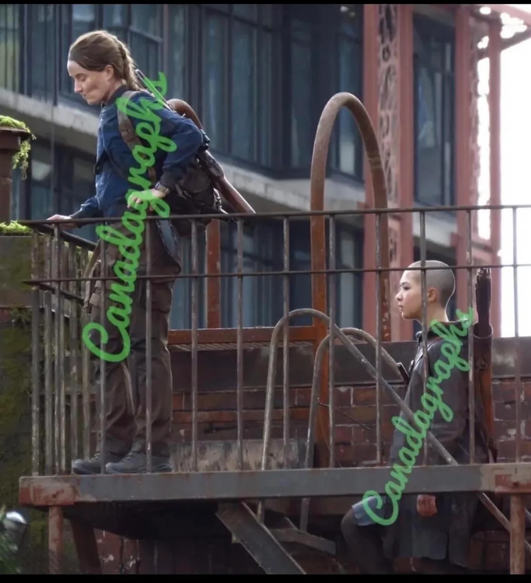 leaked-photos-filming-s3-v0-y0cjrgz40bsg1