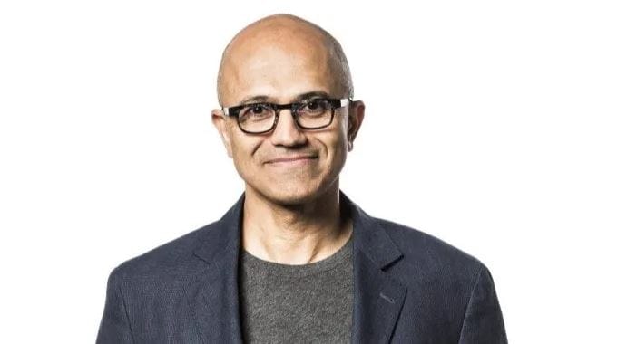 Microsoft letos propustil z herní divize přes dva a půl tisíce lidí. Jeho šéf si mezi tím přišel na téměř 80 milionů dolarů