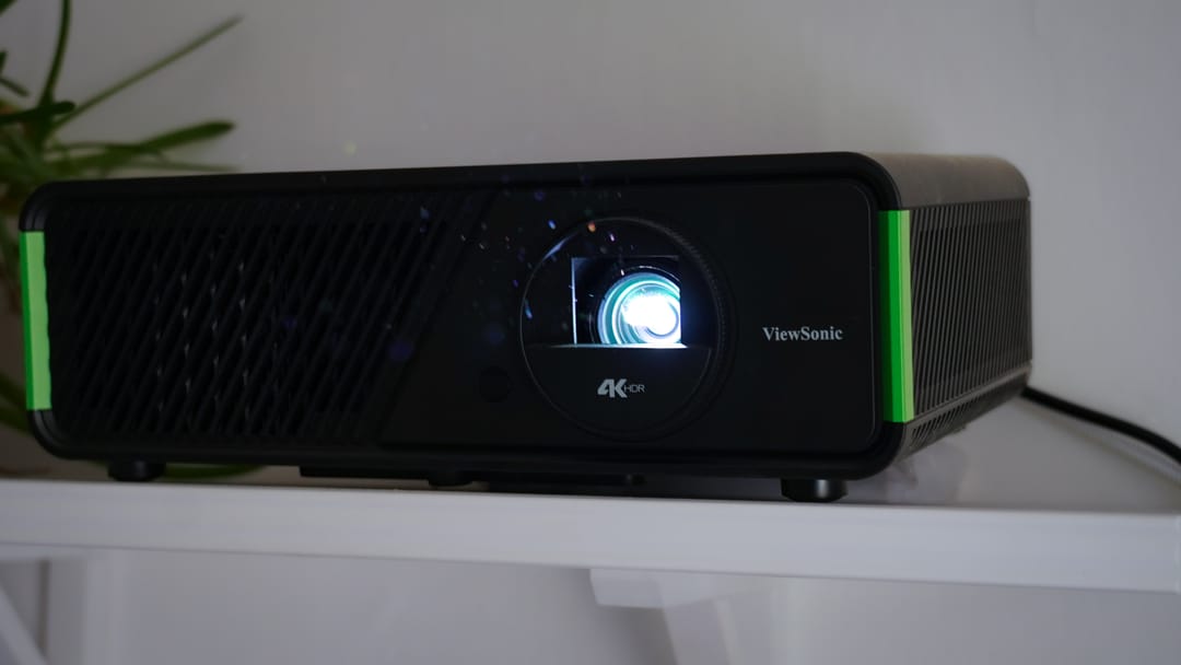 Je lepší si koupit telku, nebo projektor? Recenze ViewSonic X1 Pro
