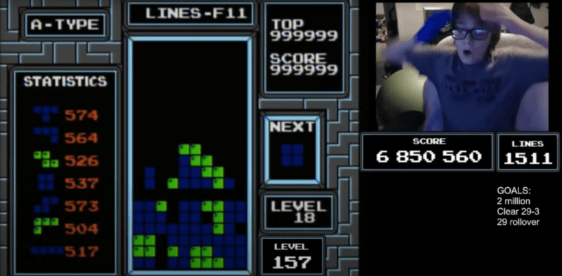 Chlapec dokončil Tetris jako první v historii. Moderátorka jeho úspěch shodila, není to prý životní cíl