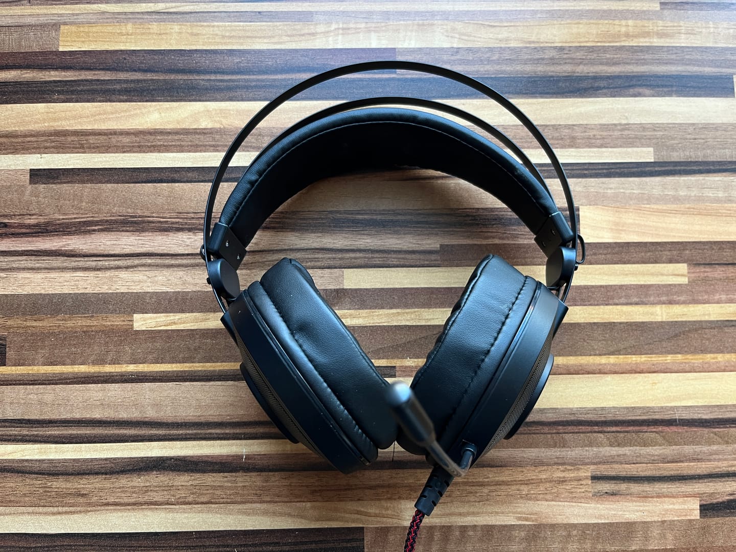 Genesis Neon 600